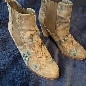 Embroidered Grey “Crown Vintage” Ankle Boots